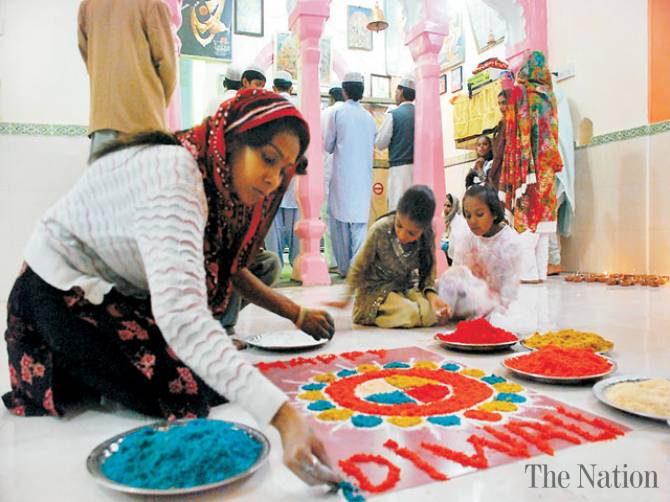 hindu-community-continues-to-celebrate-diwali-1352837996-4920